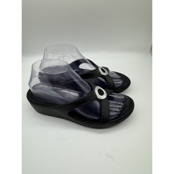 Crocs Women Black Embellished Sanrah Beveled Circle Wedge Slip On Sandal 7 - Picture 1 of 11